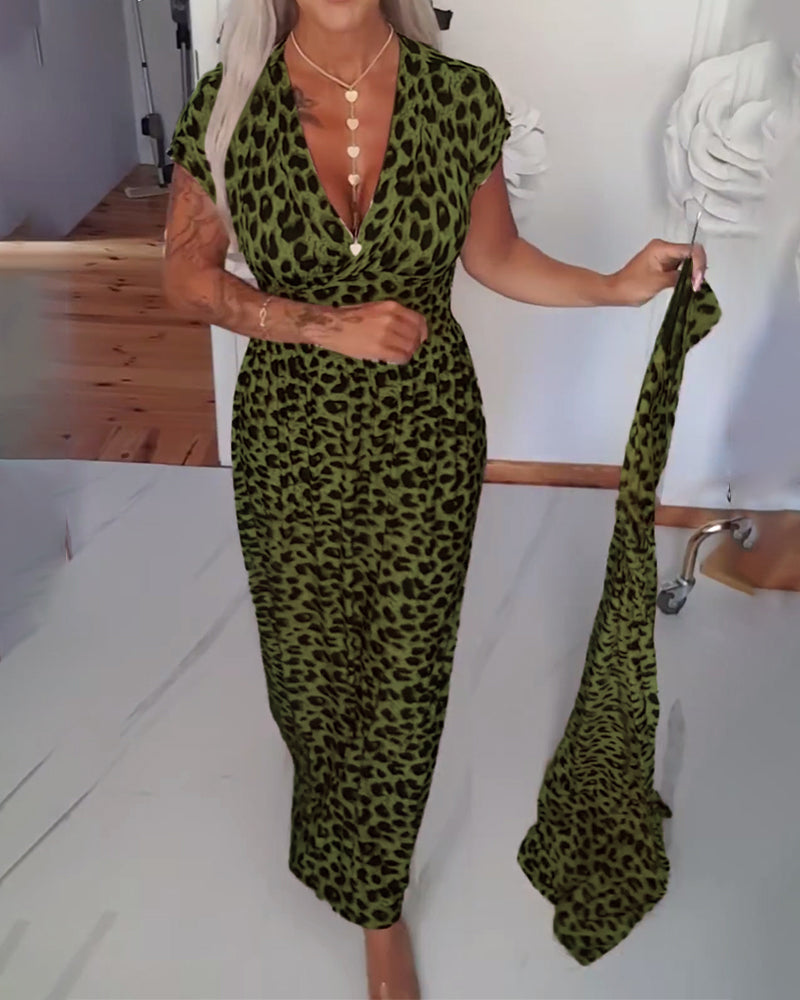 Noelia - Elegant kjole med leopardprint og V-hals
