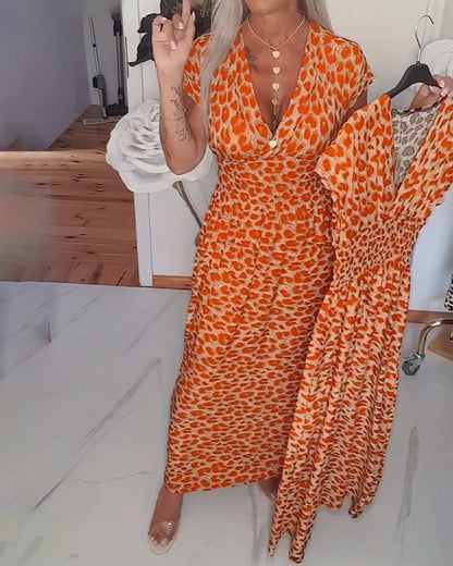 Noelia - Elegant kjole med leopardprint og V-hals